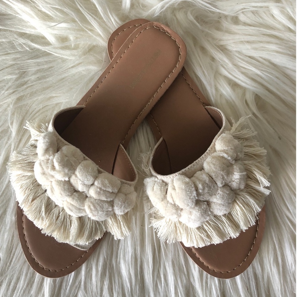NWOT Pretty Little Things Boho Fringe Sandal’s